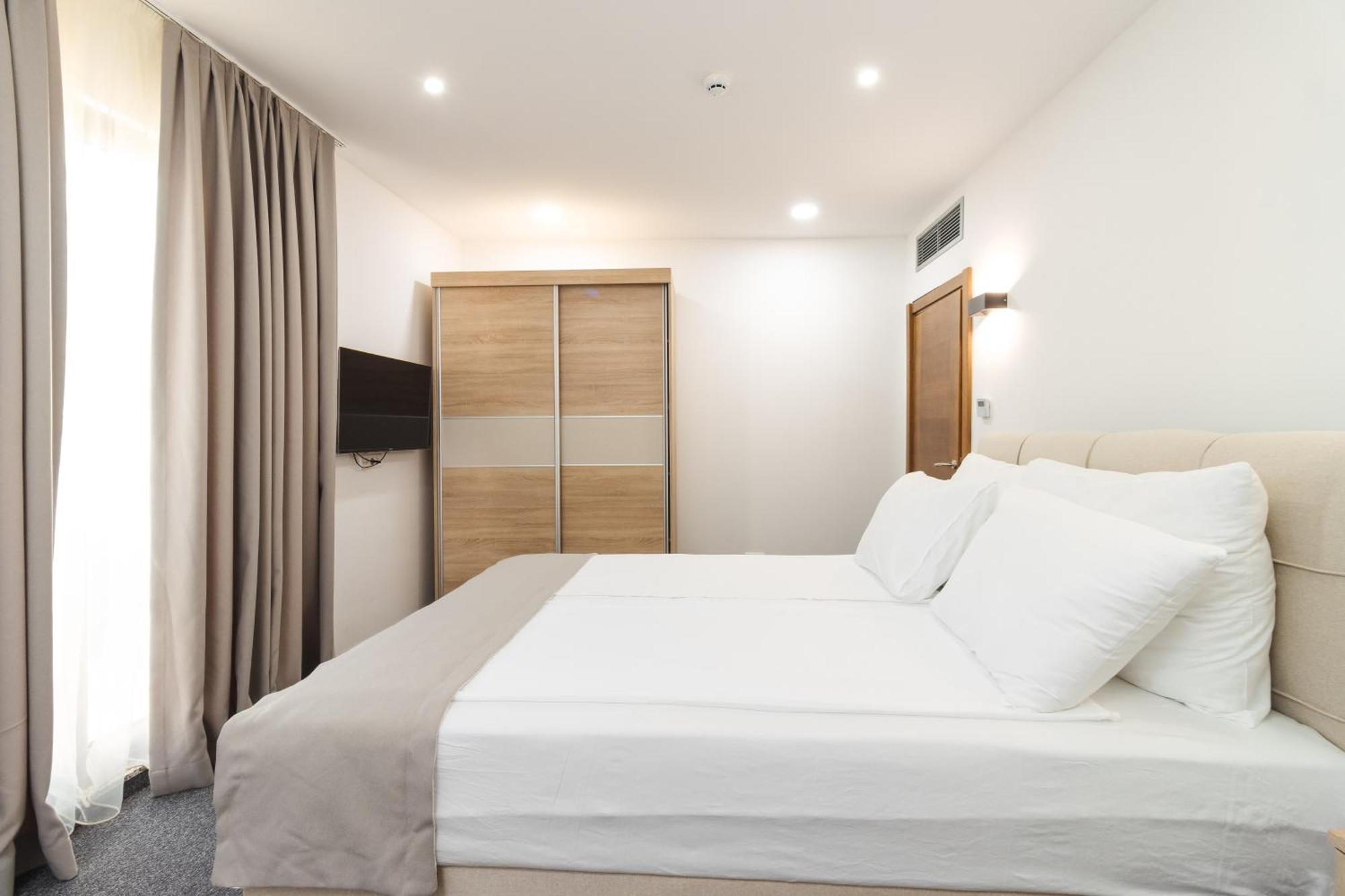 Lux Hotel M 多布拉沃达 外观 照片