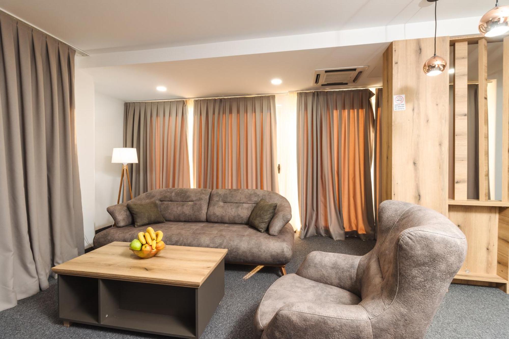 Lux Hotel M 多布拉沃达 外观 照片