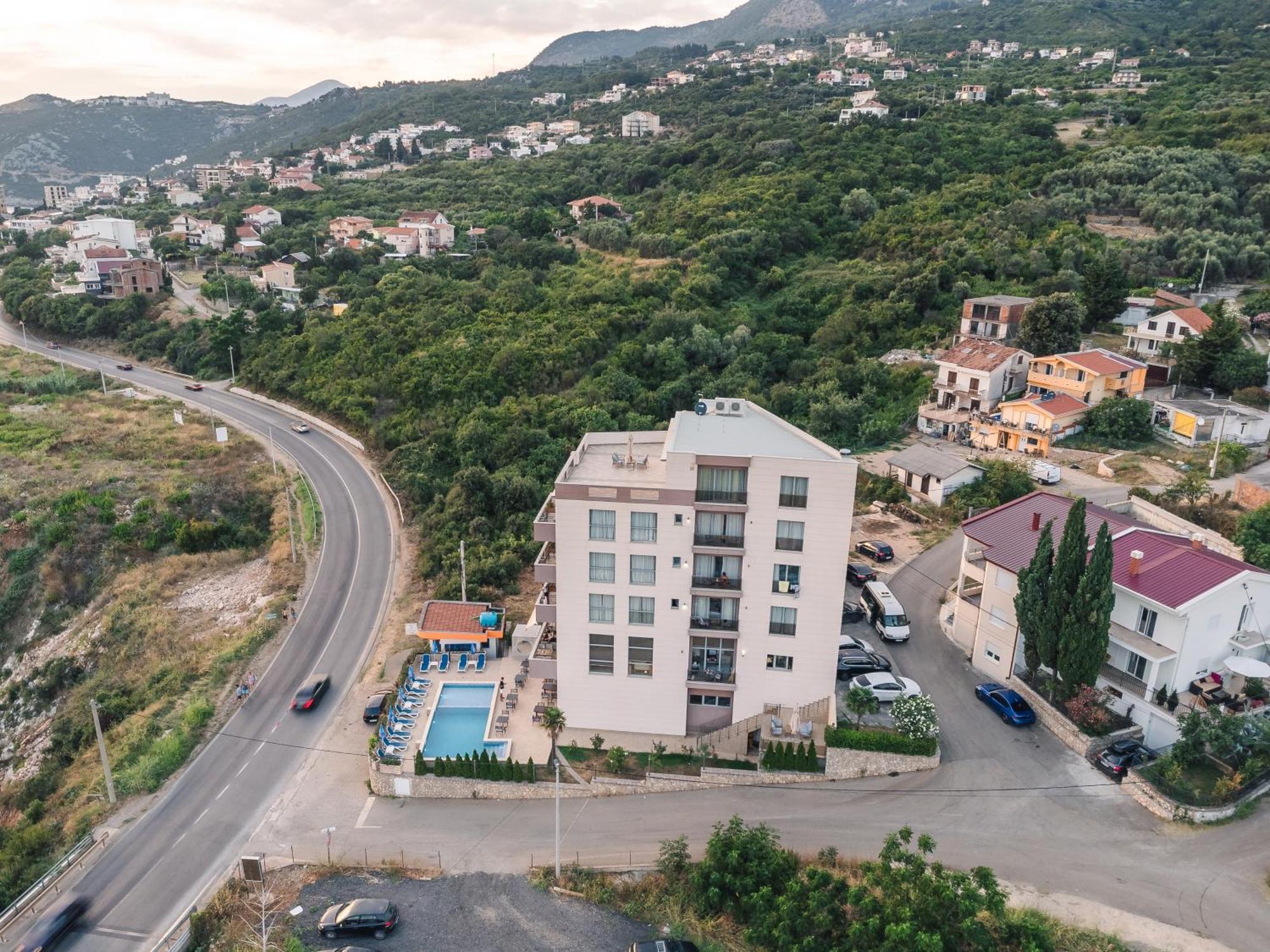 Lux Hotel M 多布拉沃达 外观 照片