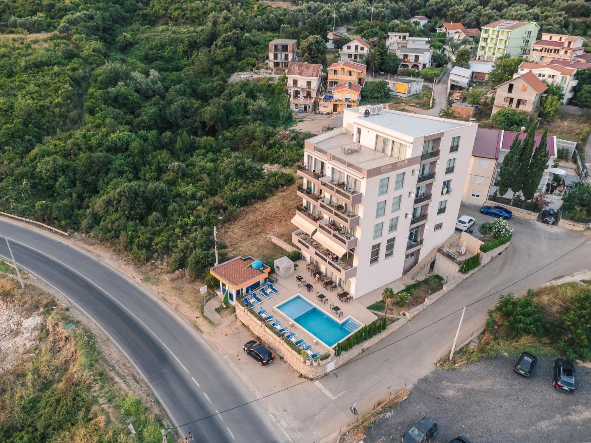 Lux Hotel M 多布拉沃达 外观 照片